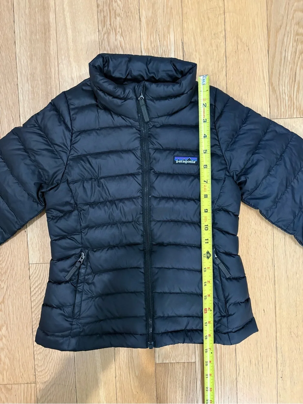 Patagonia Girls Black Down Sweater Puffer Jacket Size 5-6 Elevated Casual